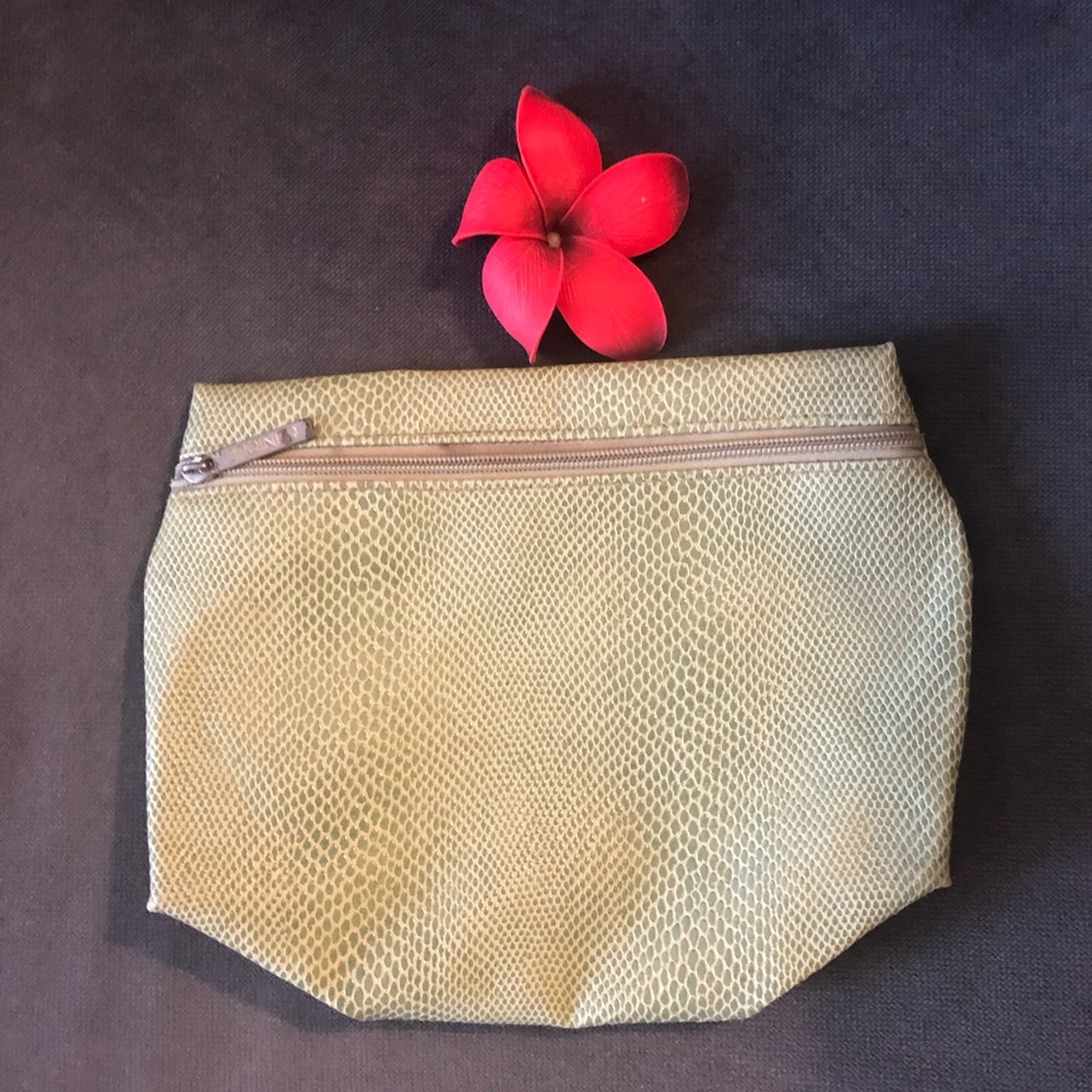 Super Cute Travel Faux Alligator Cosmetic Bag/Purse - Picture 1 of 3